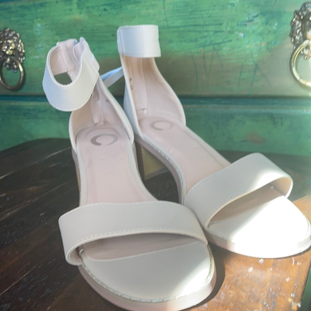 NEW Journee Collection Percy Block Heel Sandal Size 7